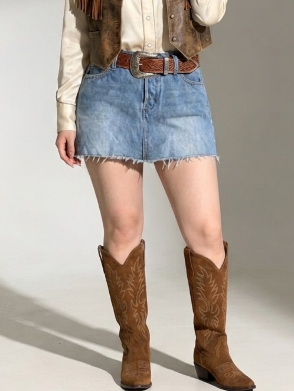 Levi's Icon Denim Mini Skirt Light Wash Raw Hem NWT Size 32 Frayed Hem
